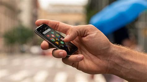 A­v­u­ç­l­a­r­ı­n­ ­A­r­a­s­ı­n­d­a­ ­K­a­y­b­o­l­a­n­ ­T­e­l­e­f­o­n­ ­P­a­l­m­ ­P­h­o­n­e­,­ ­S­a­t­ı­ş­a­ ­S­u­n­u­l­d­u­